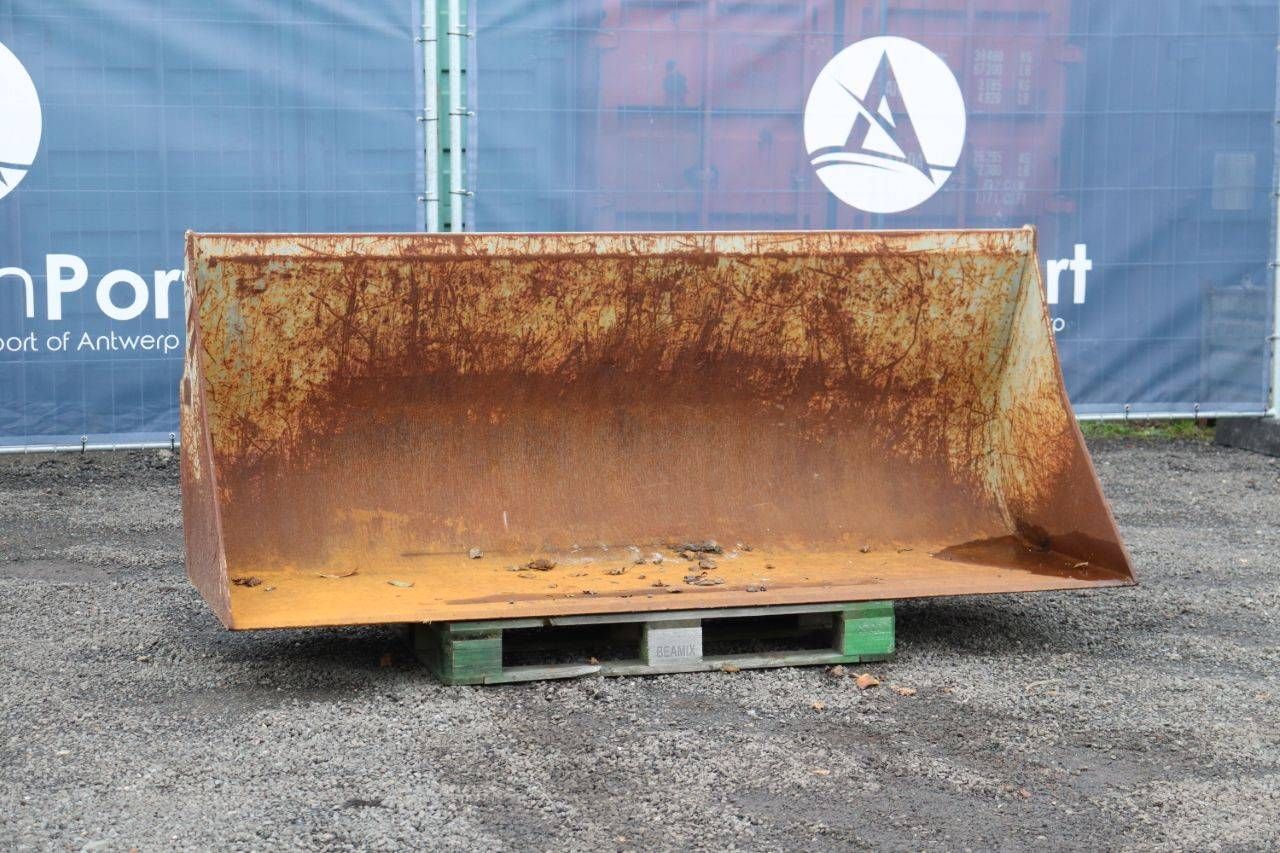 Genie 800LT 2013 Earth bucket
