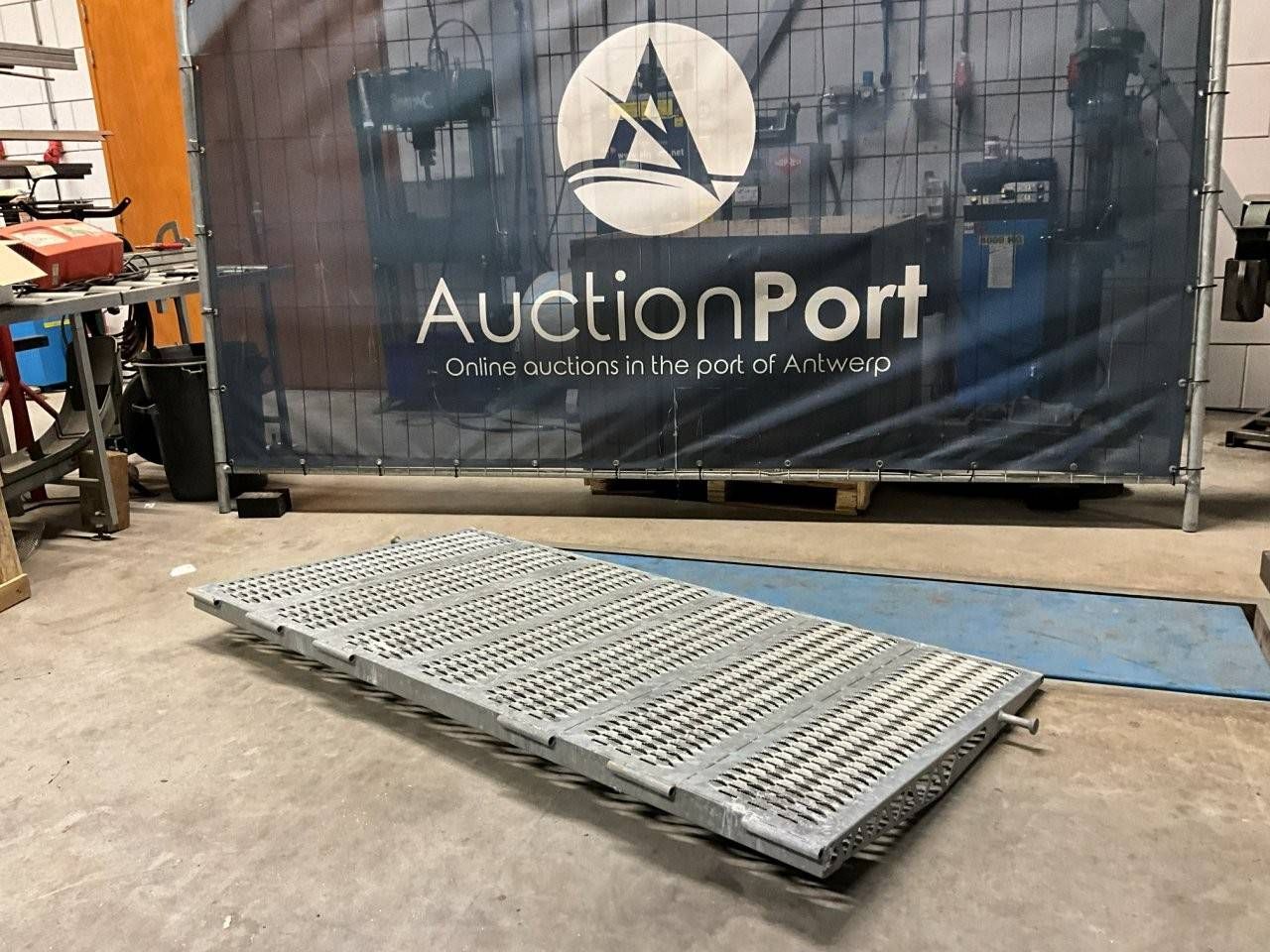 Loading ramp/Loading lift 177x100cm New