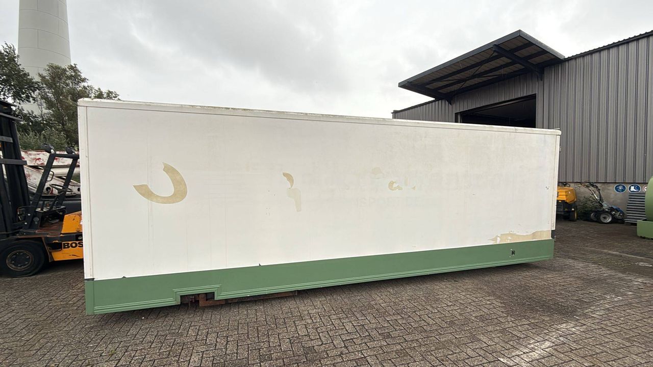 Container with Fences
