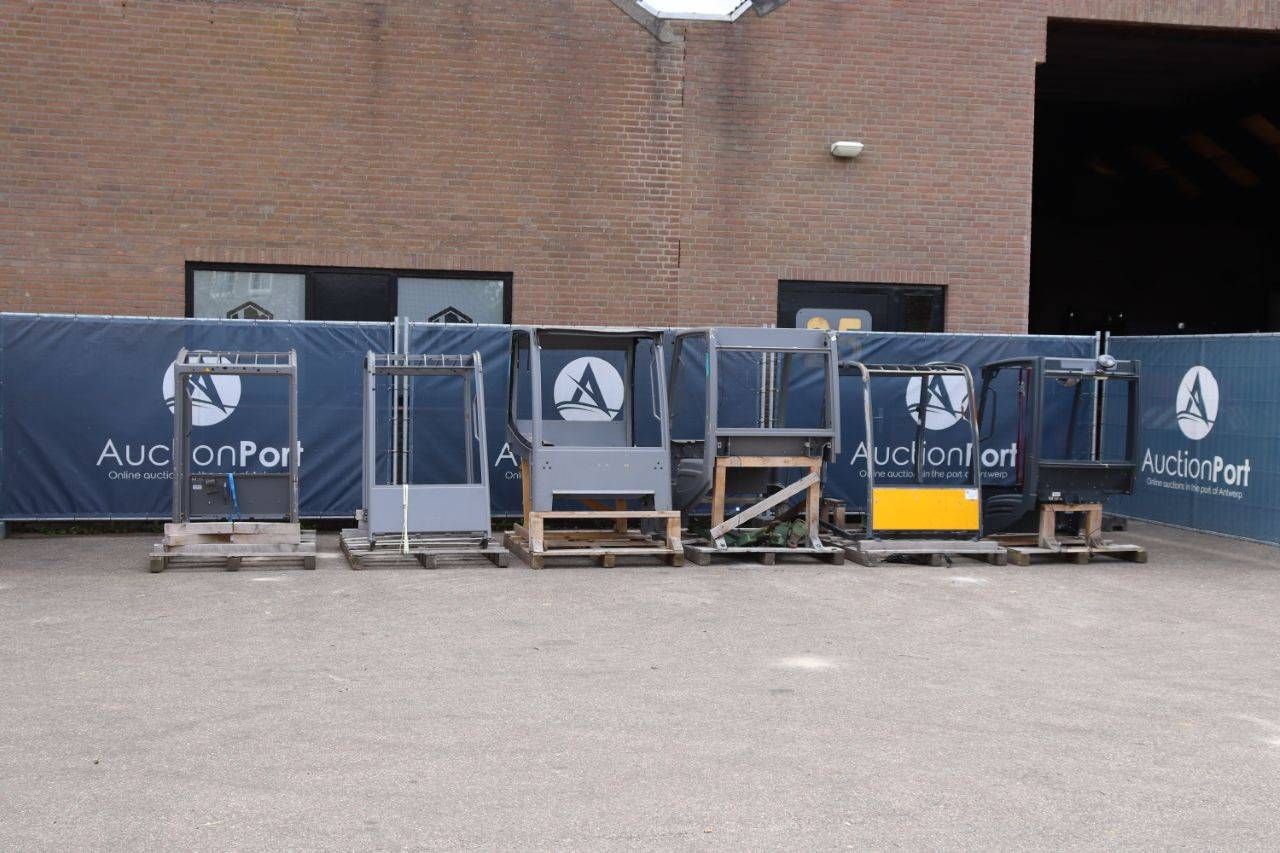 Lot of different cabins