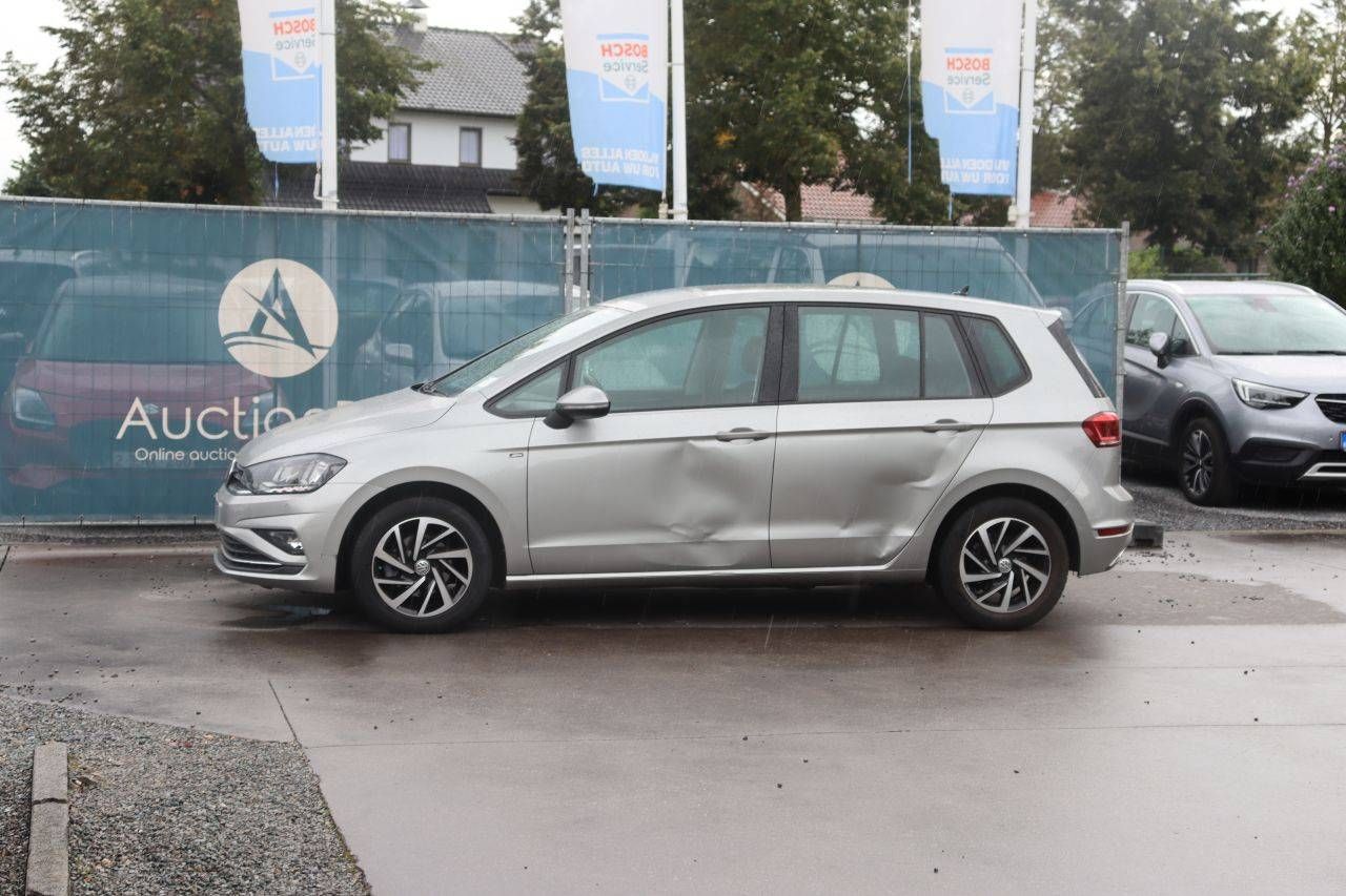 Passenger car Volkswagen Golf Sportsvan Petrol 85hp 2018 (Margin)