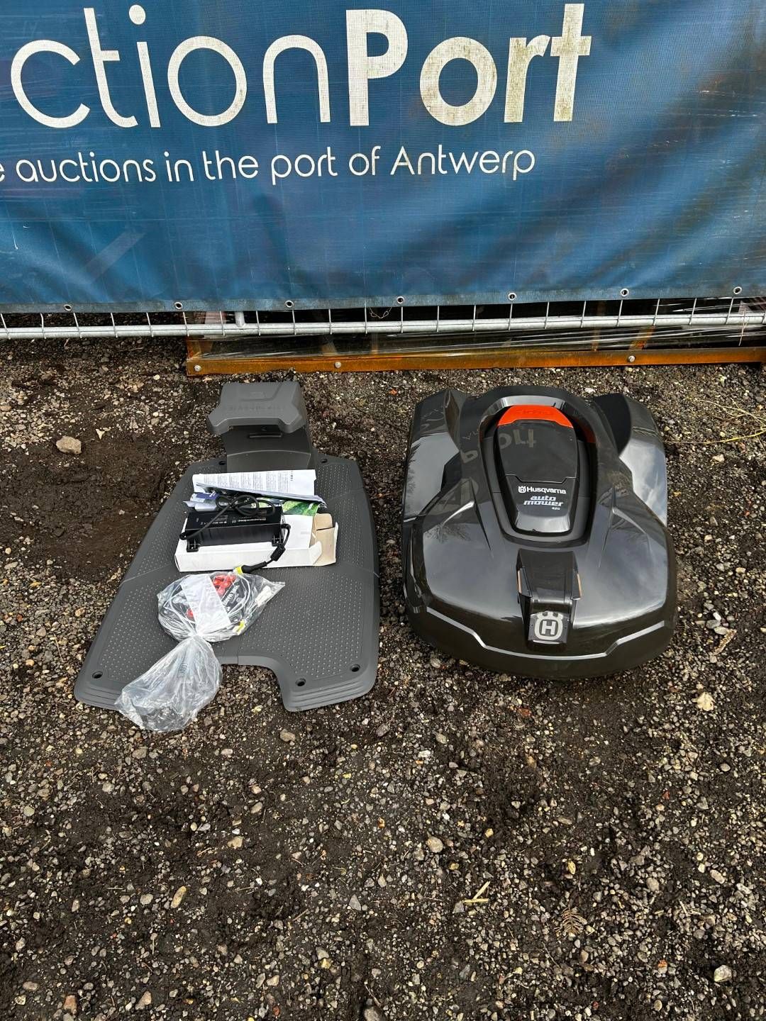 Robotic lawn mower Husqvarna AM420 New