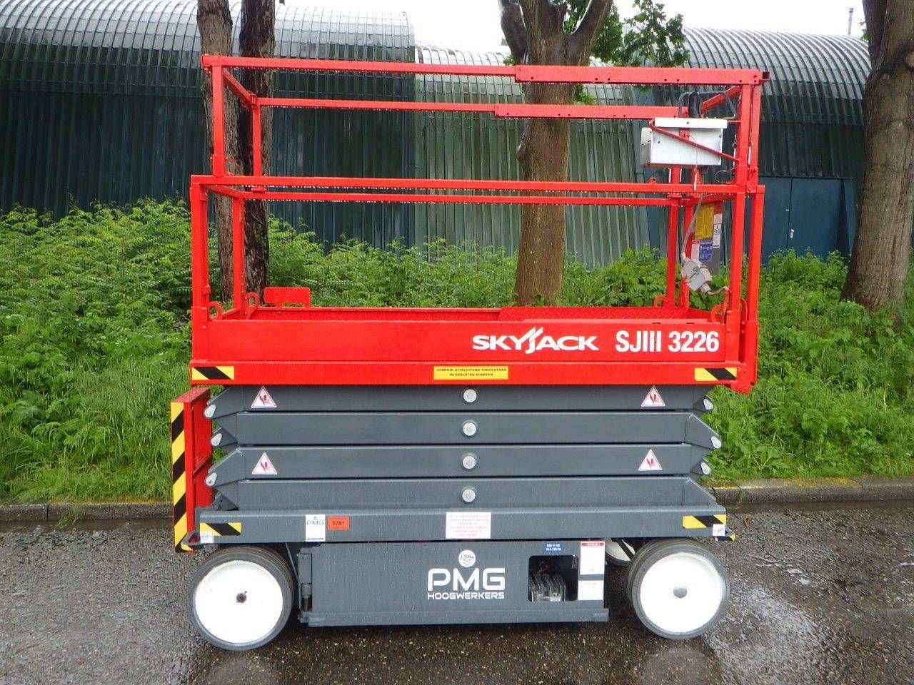 Scissor lift SkyJack SJ3226 Electric 9.92m 2019