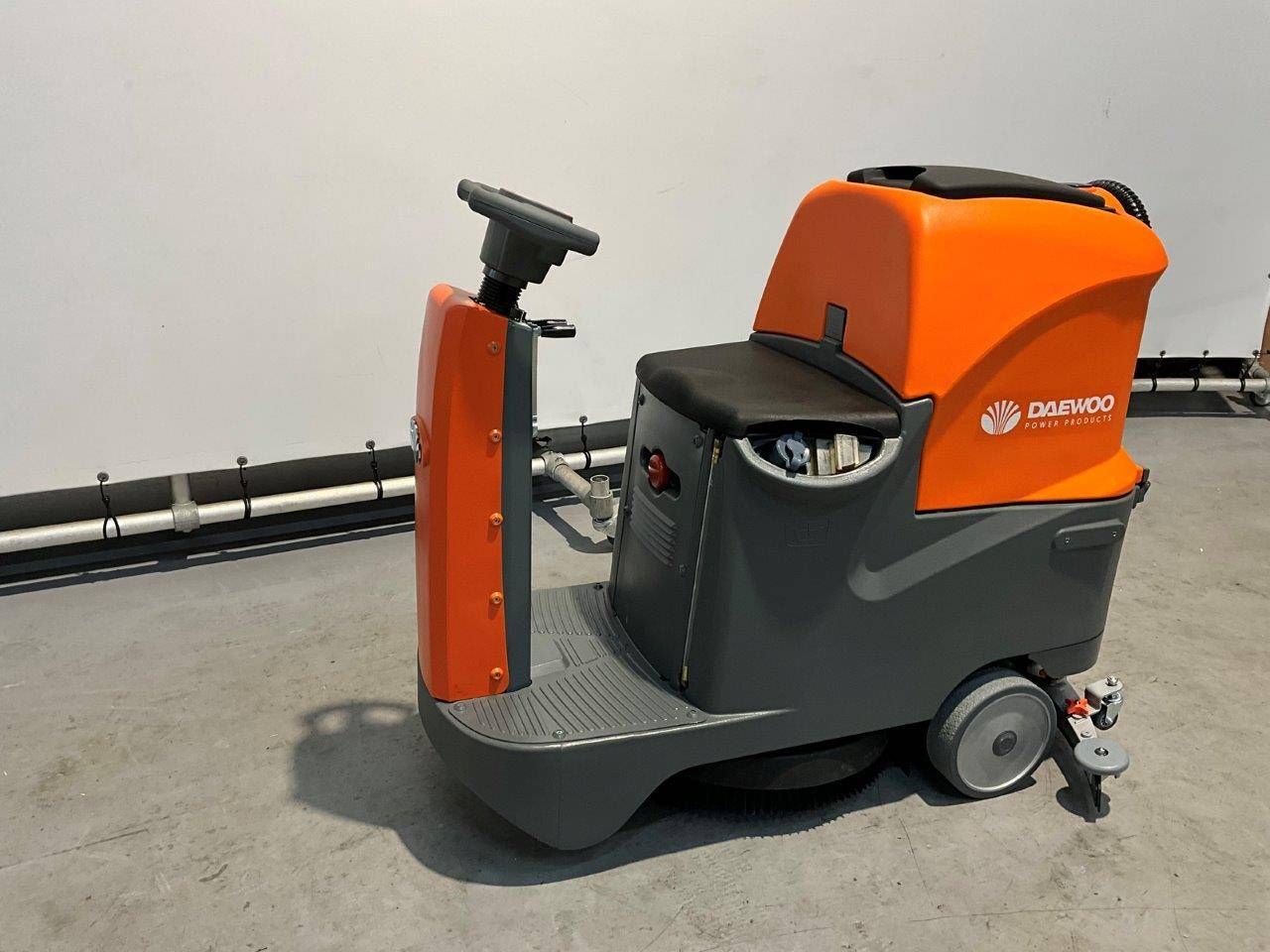 Scrubber dryer Daewoo DAF R70 Electric New