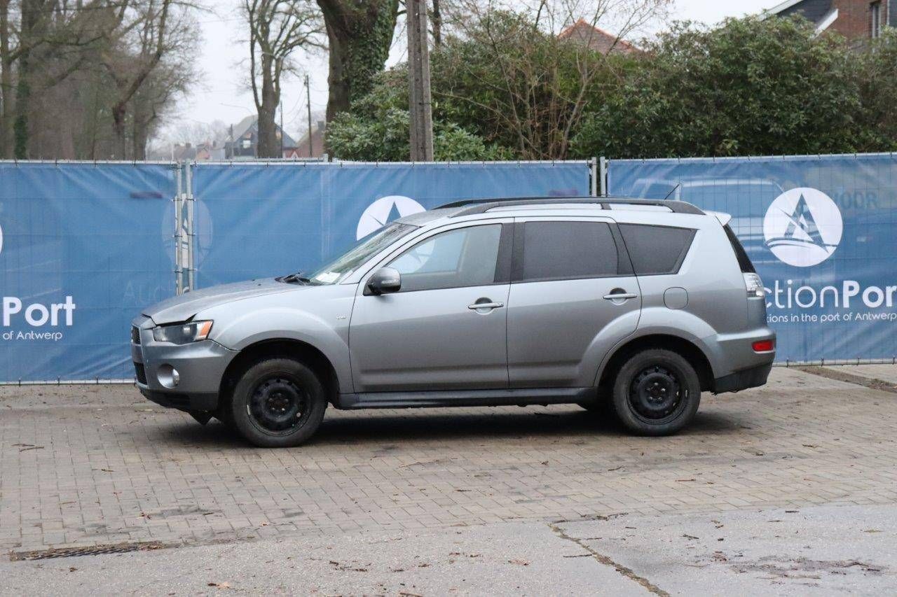 Mitsubishi Outlander Essence 230ch 2013