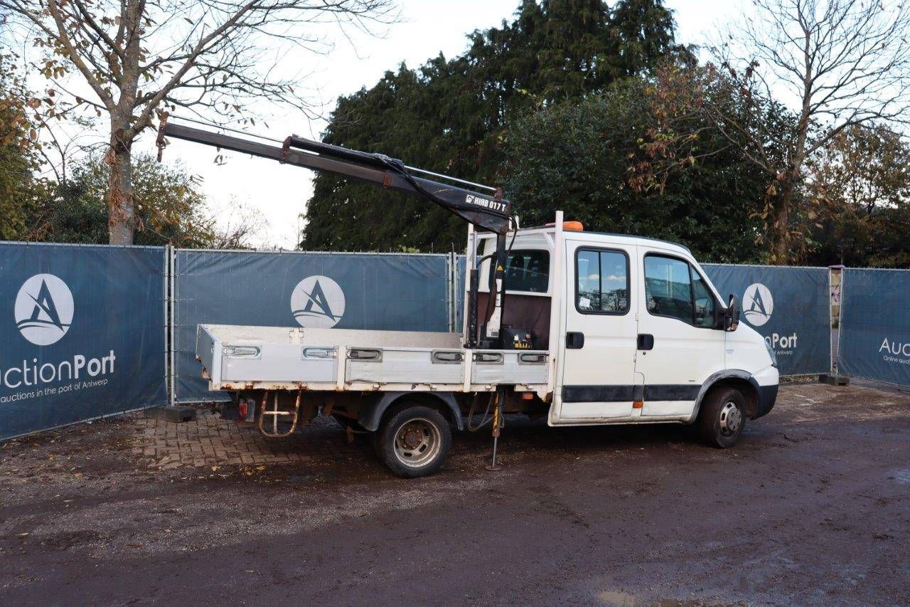 Van Iveco 35C10D Diesel 97hp with loading crane