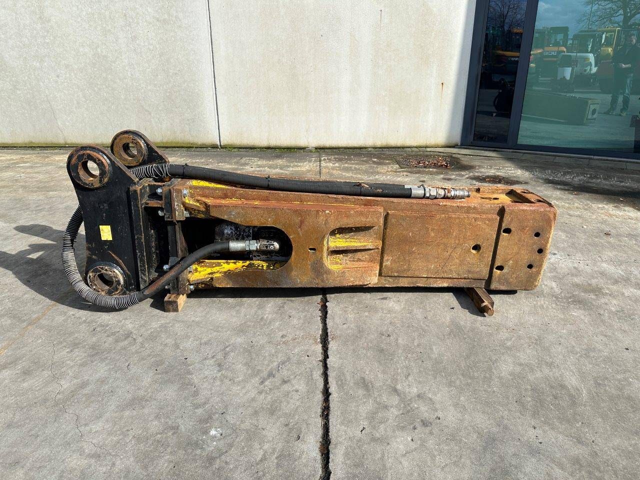 Demolition hammer 