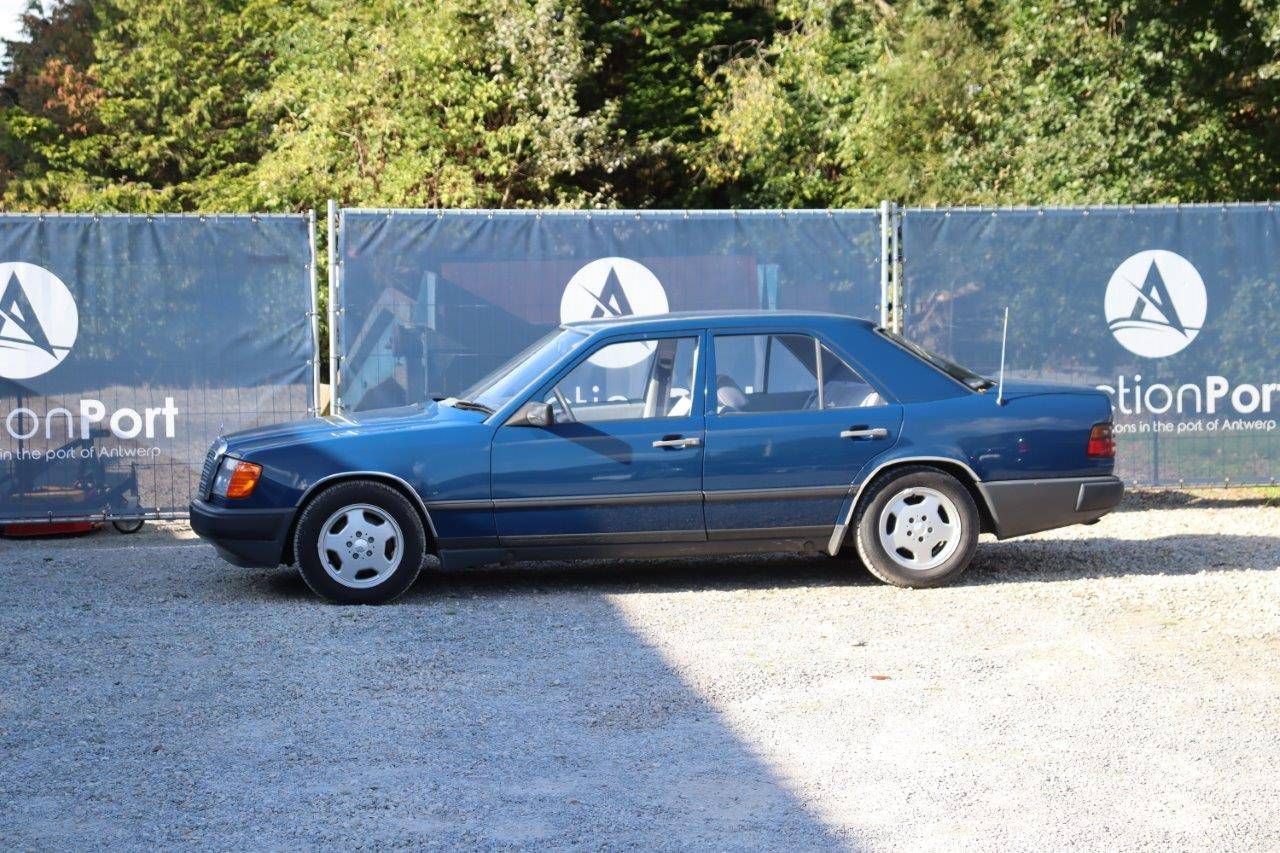 Old Timer Mercedes-Benz 250 D Diesel 89pk 1985 (Margin)