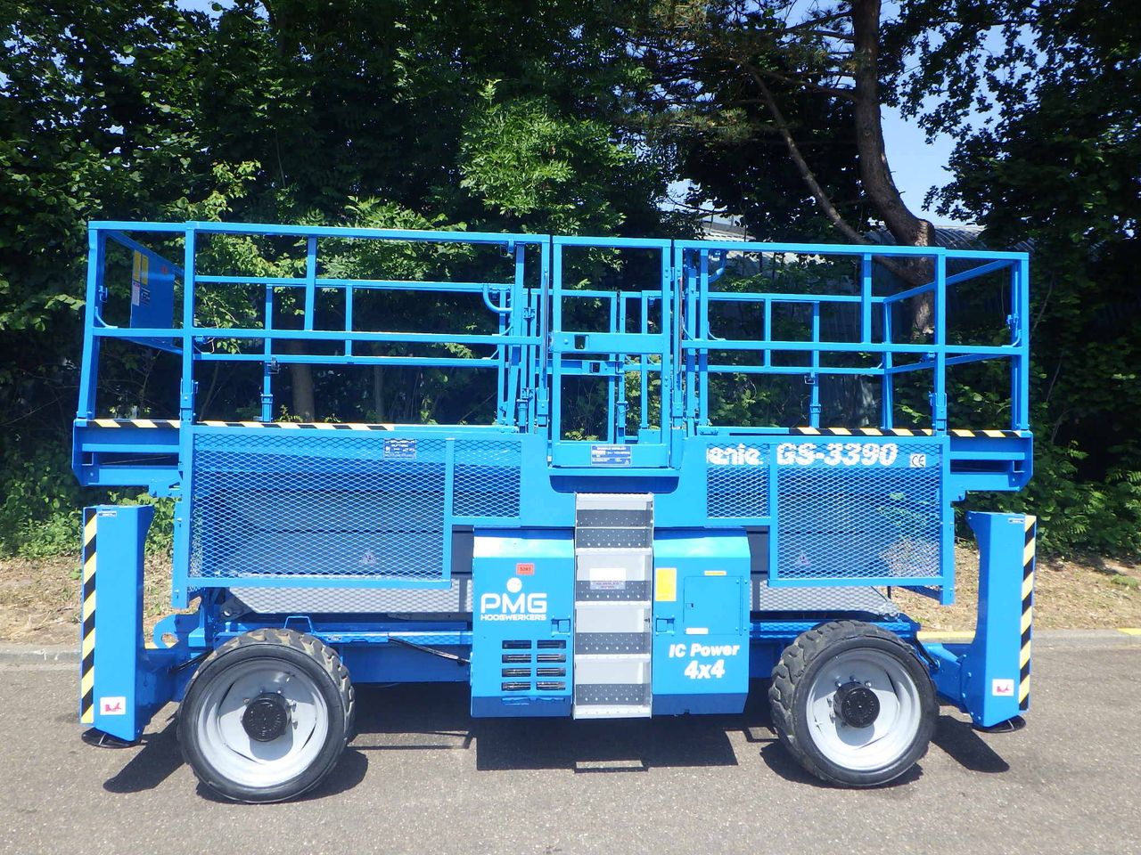 Scissor lift Genie GS-3390 12.06m Diesel 2013