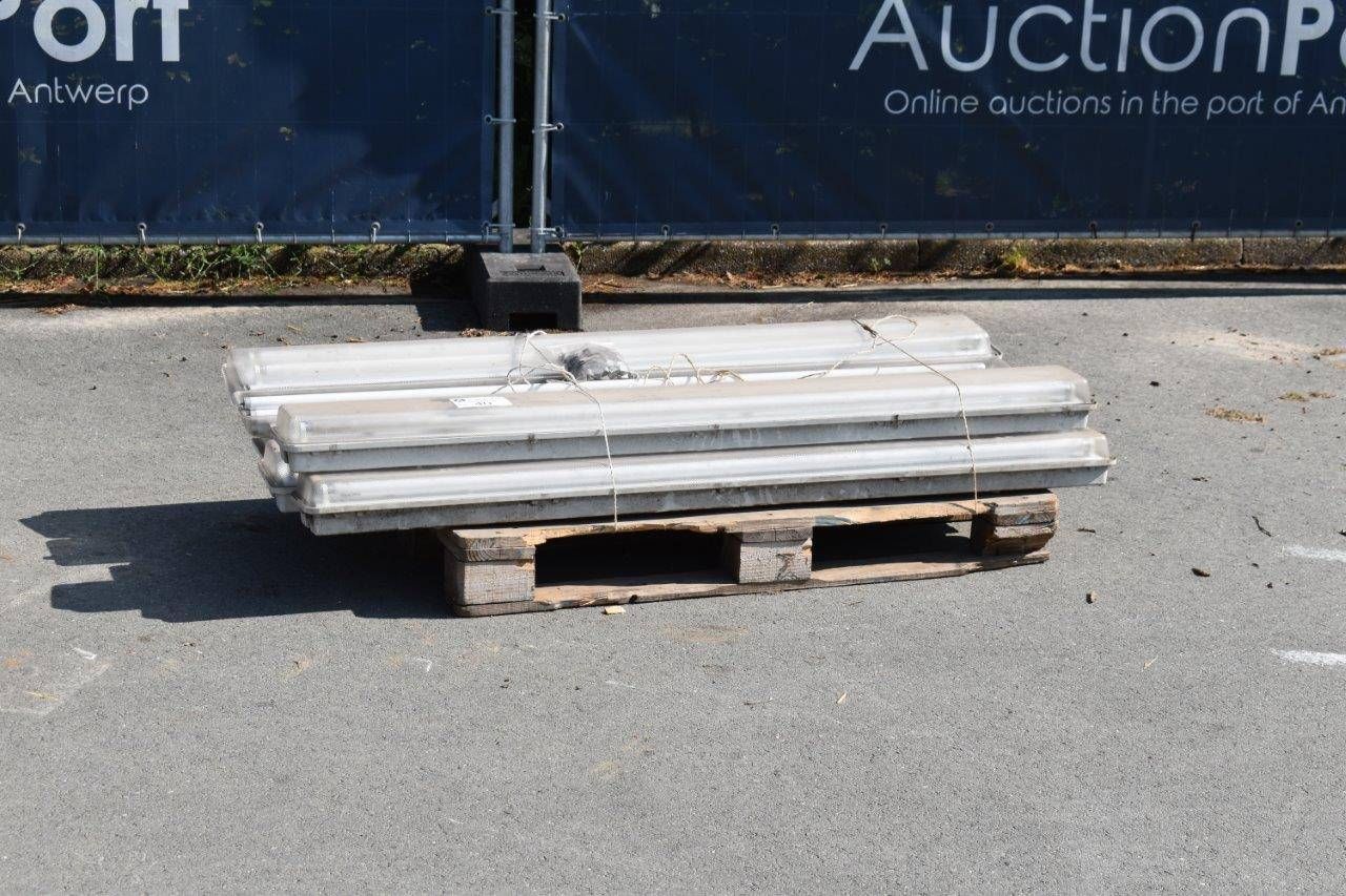 Lot of fluorescent tubes (Margin)