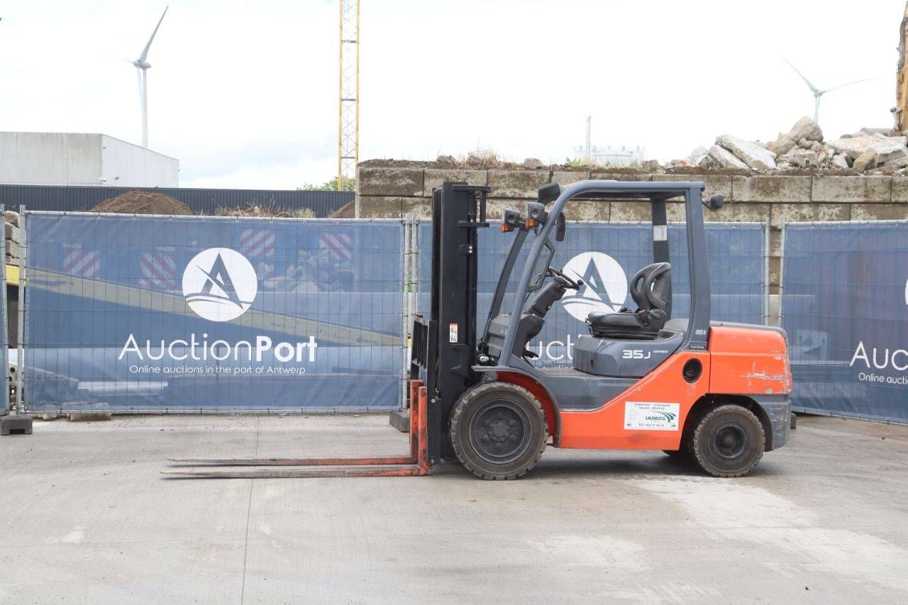 Forklift Toyota 02-8FDJ35 Diesel 3400kg 3.0m 2015
