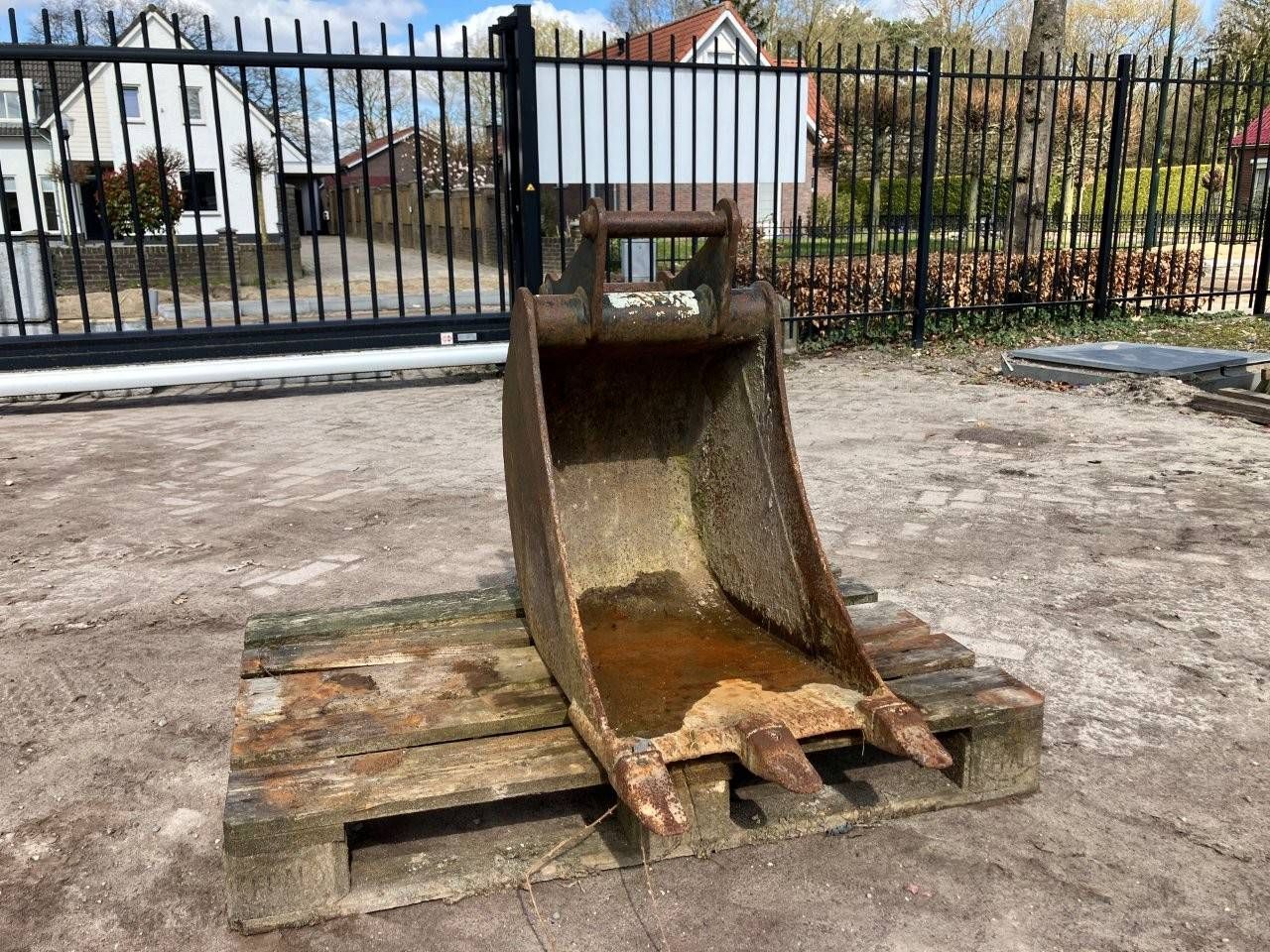 Excavator bucket