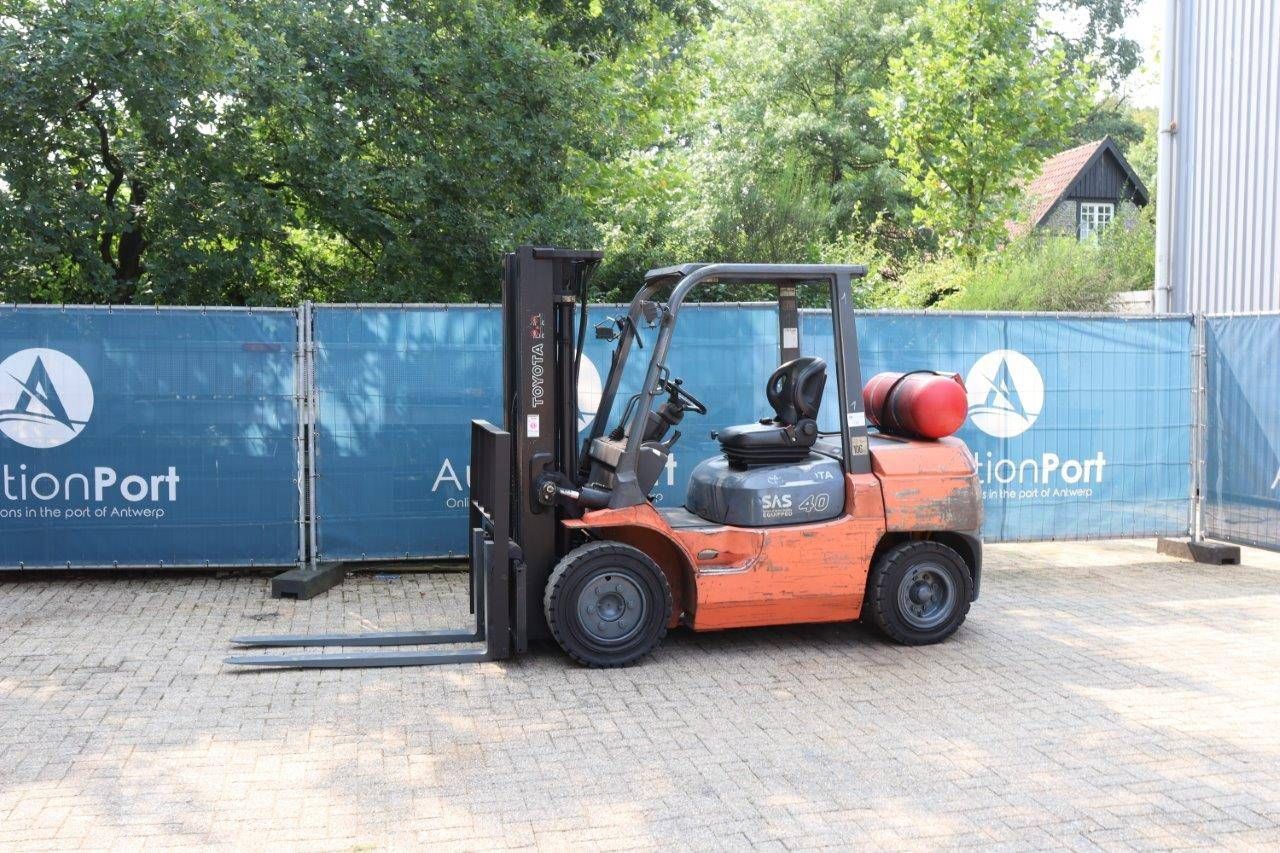 Forklift Toyota 02-7FG35 LPG 4000kg 4.7m 2003