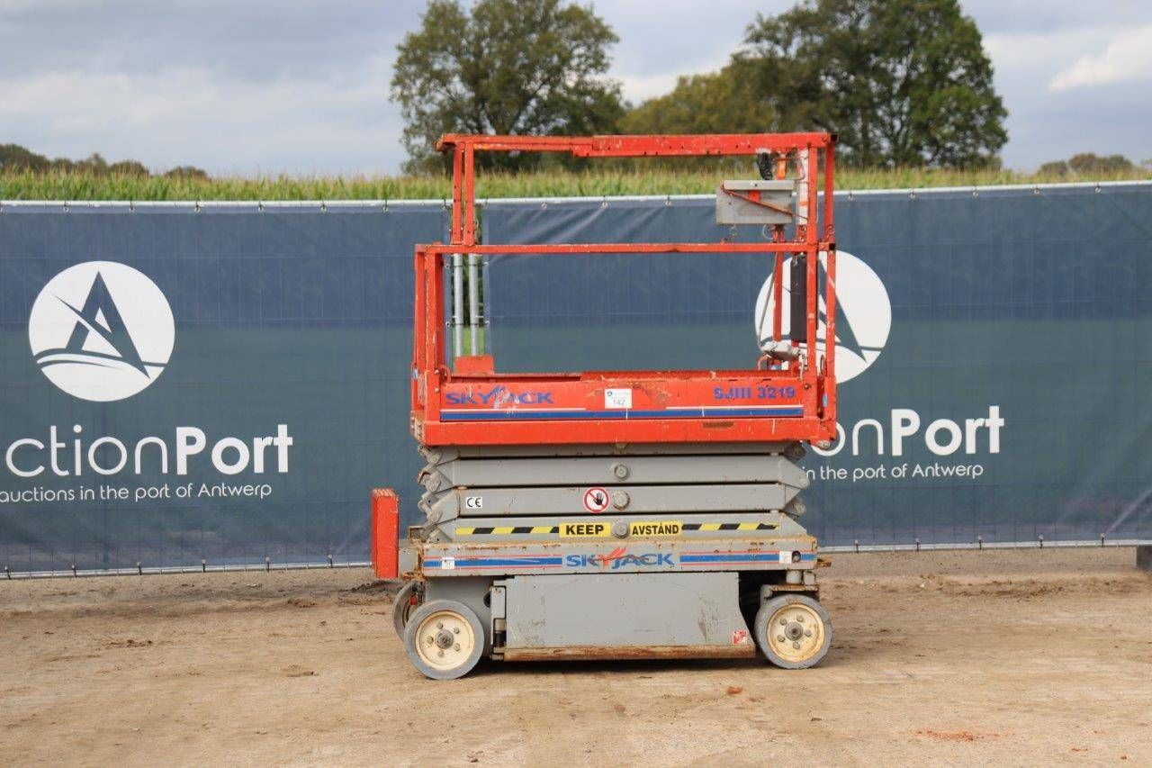 Scissor Lift Skyjack SJIII 3219 Electric 7.8m 2011
