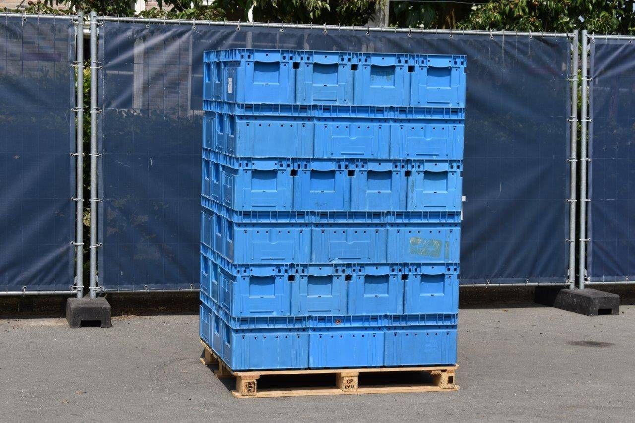 60 plastic containers (Margin)
