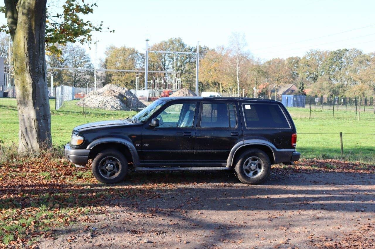 Ford Explorer V8 XLT Petrol 221hp 2000