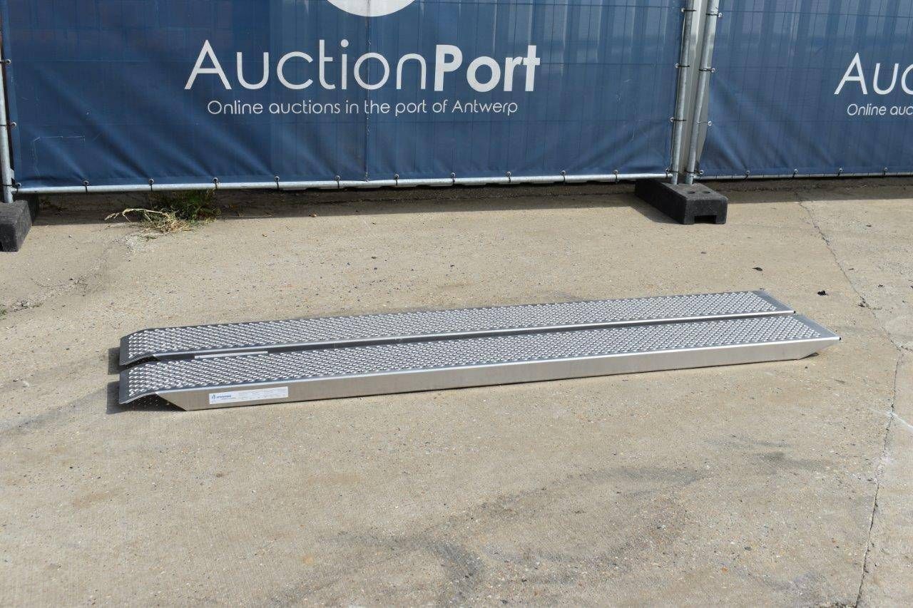 Ramps 1000kg 250cm New