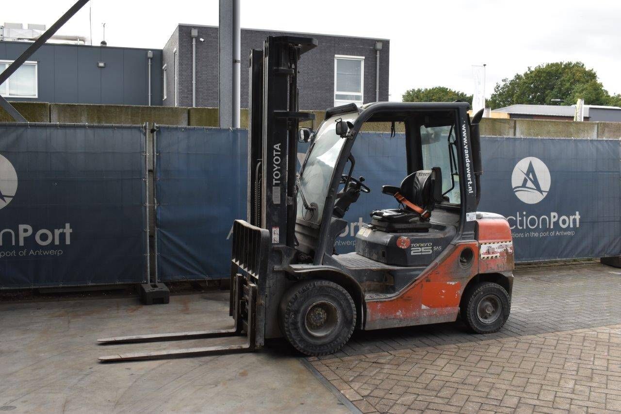 Forklift Toyota 02-8FDF25 Diesel 2500kg