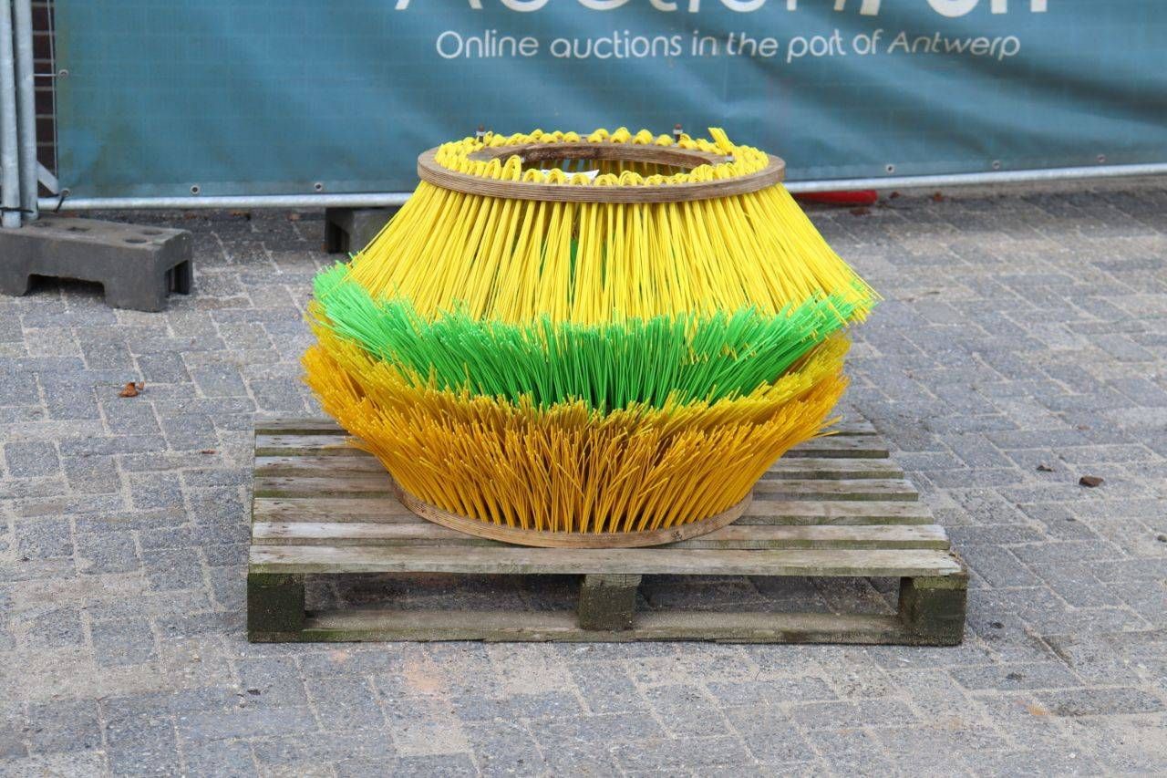 Batch of sweeping brush extension