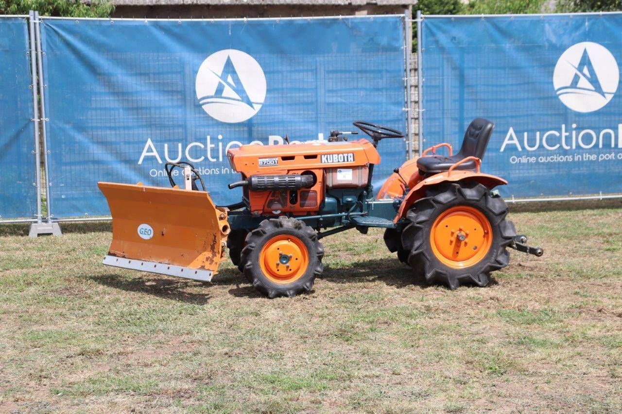 Mini tractor Kubota B7001 Diesel 14hp with snow plow