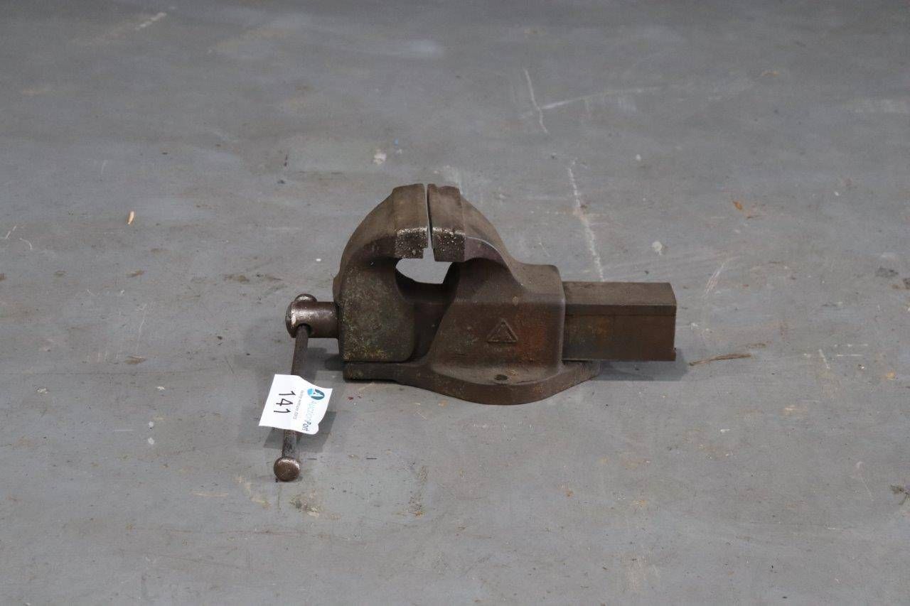 Bench vice