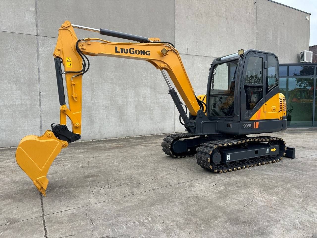 Midi excavator LiuGong CLG906E Diesel 2021