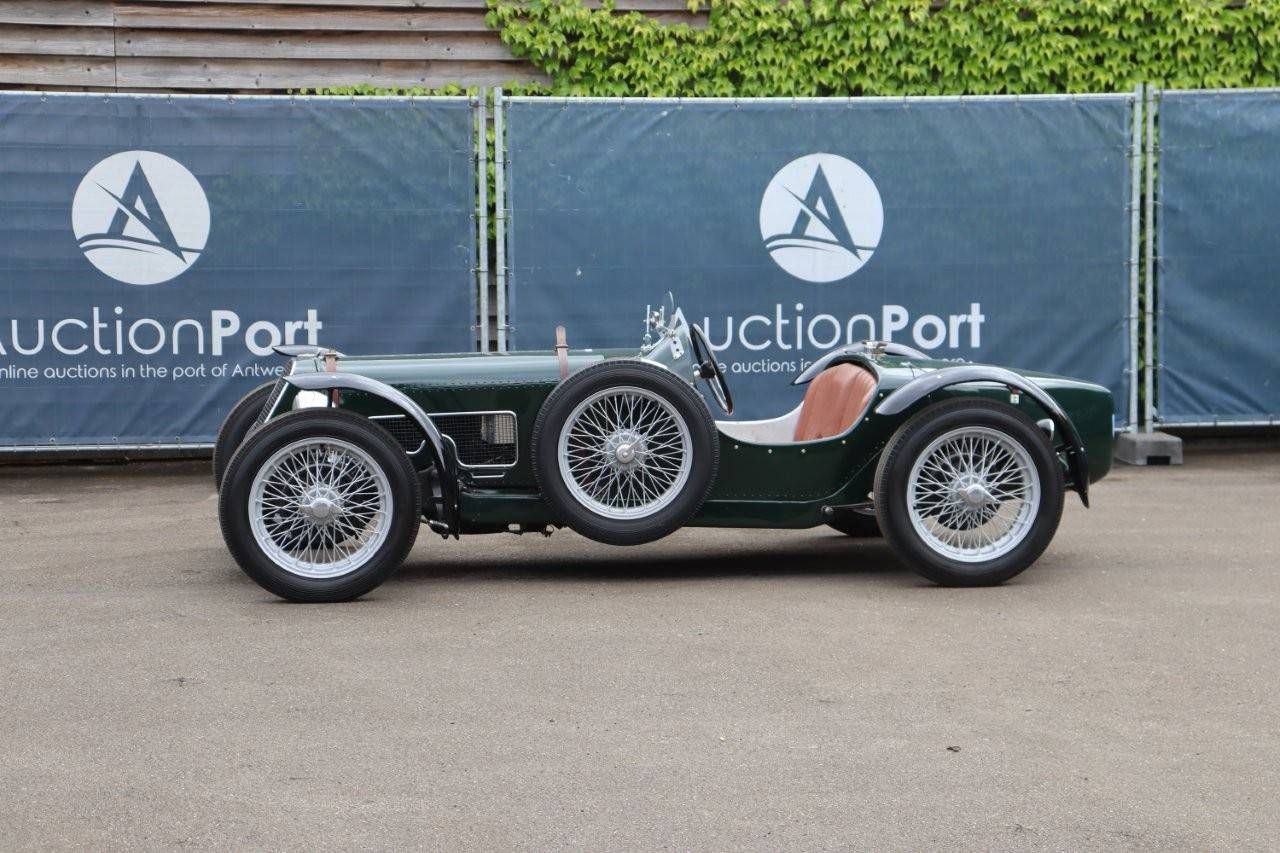 Chrysler Roadster prewar car - 6 cylinder - 1930 (Margin)