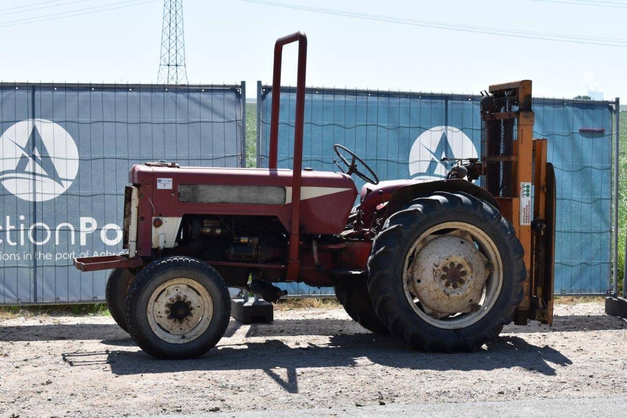 Mini tractor International B414 Diesel with lifting mast