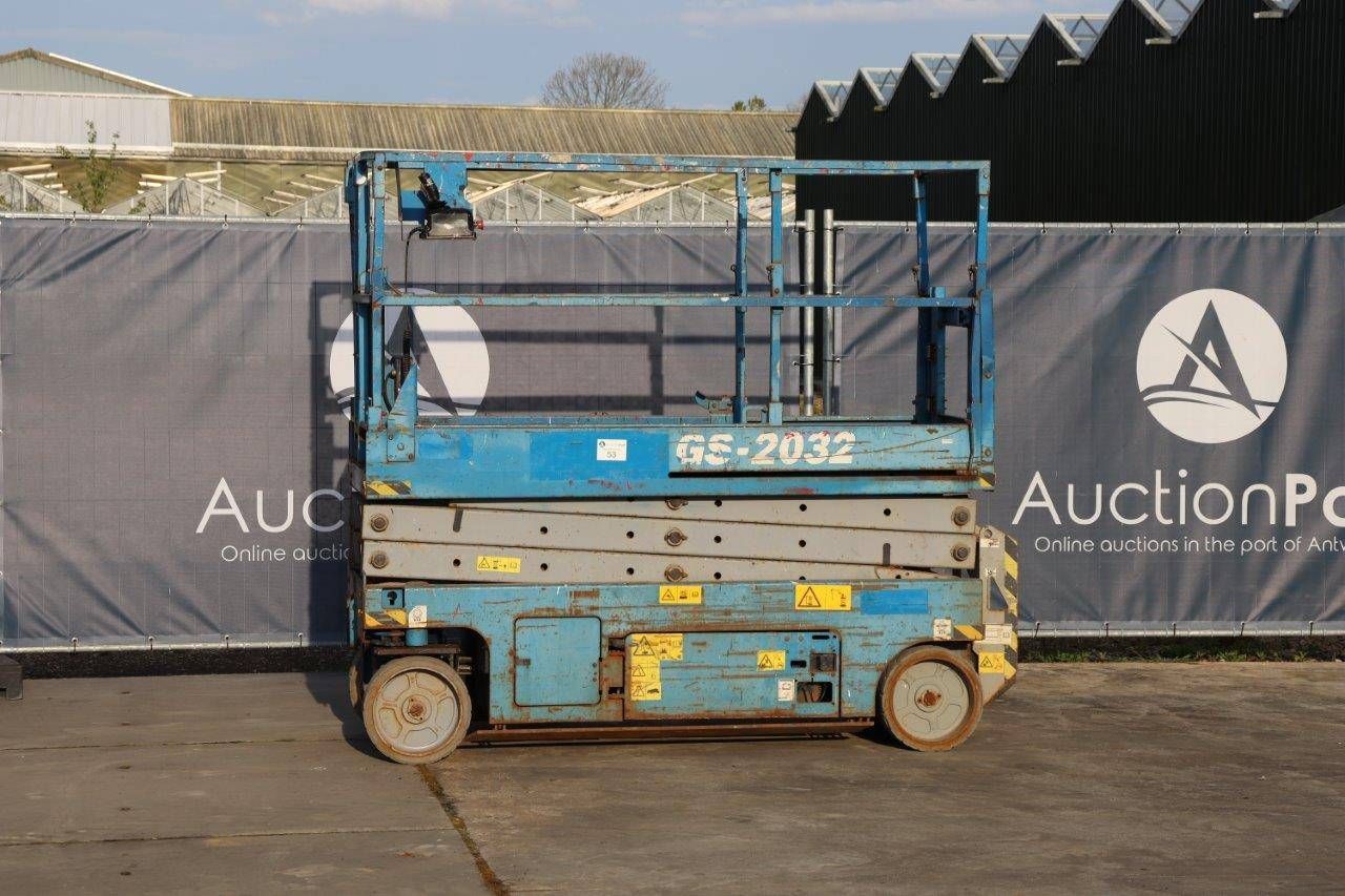 Scissor lift Genie GS2032 Electric 693kg 8.1m 2008