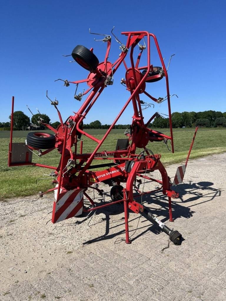 Hay tedder Lely Lotus 675