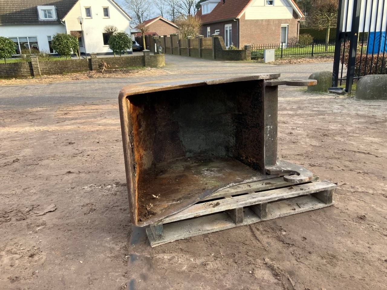 Excavator bucket
