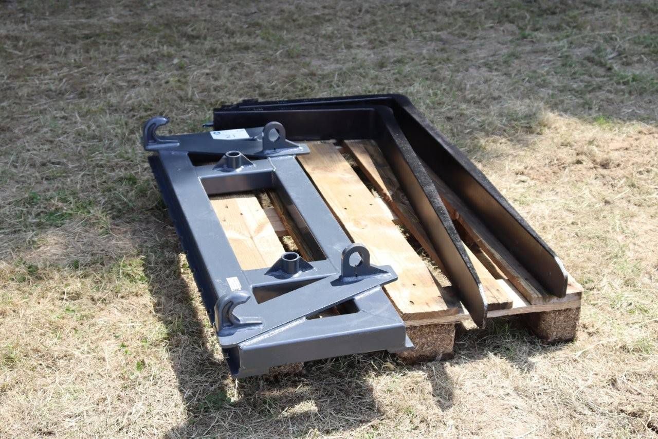 Pallet forks 2.5 T. Euro 2025