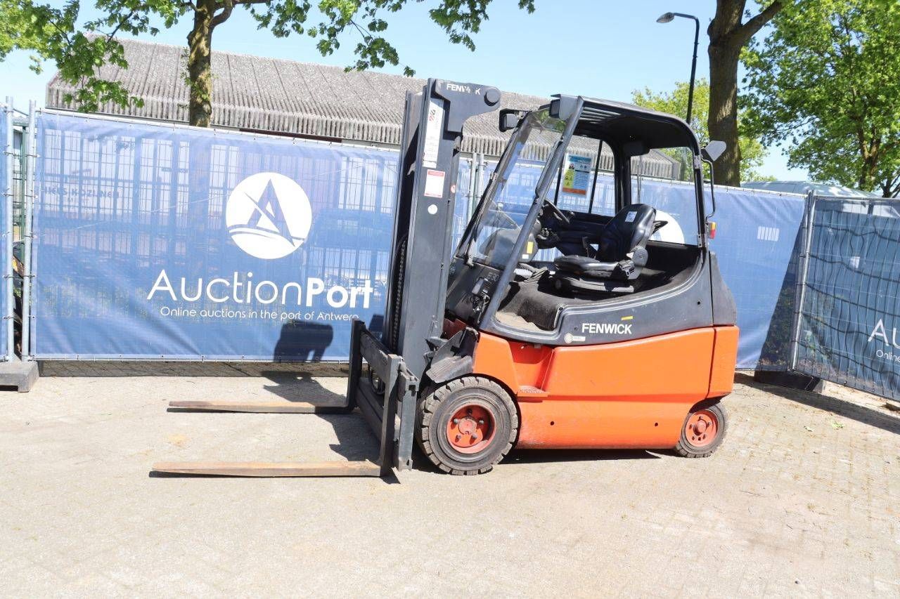 Carrello elevatore elettrico Linde E30-600, portata 3000 kg, altezza di sollevamento 7,0 m, anno 2008.