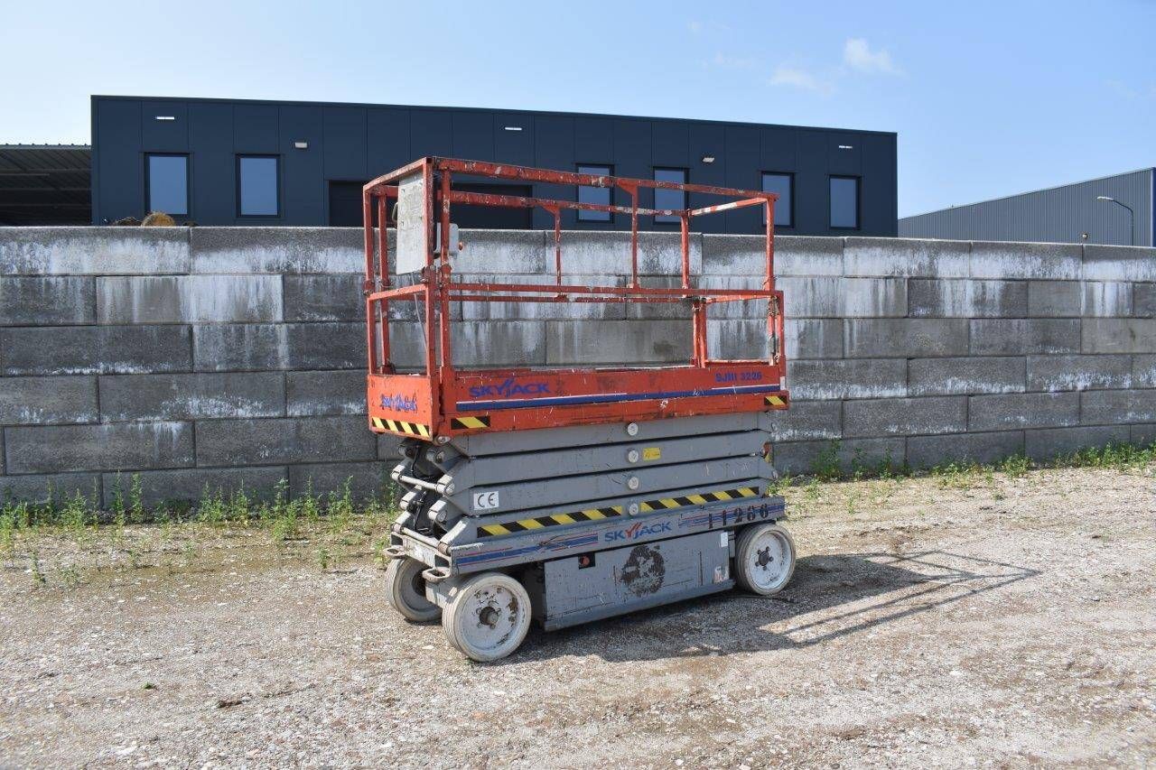 Scissor lift Skyjack SJII 3226 Electric 
