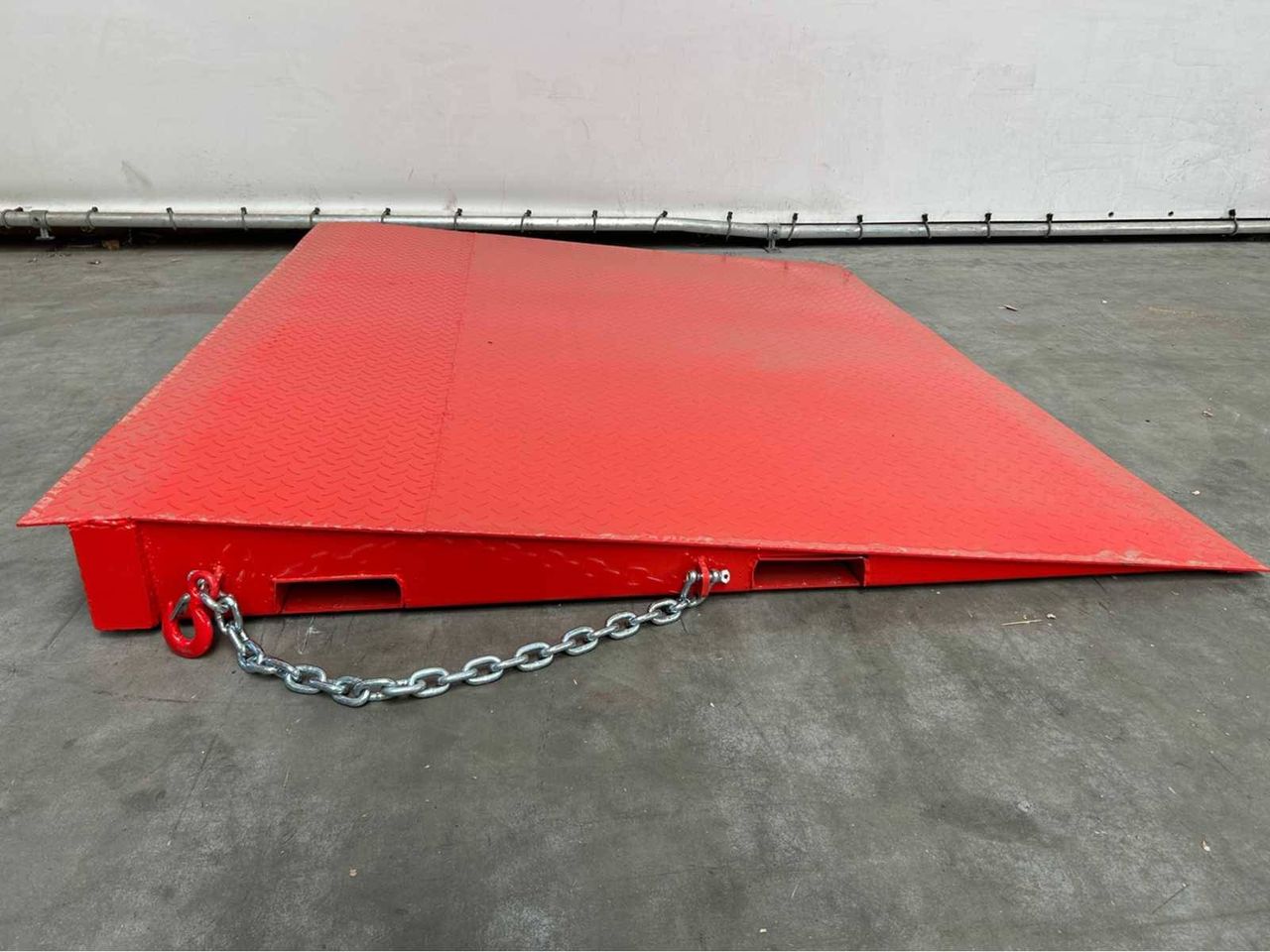 5T Ramp 2100x1760x165mm Container