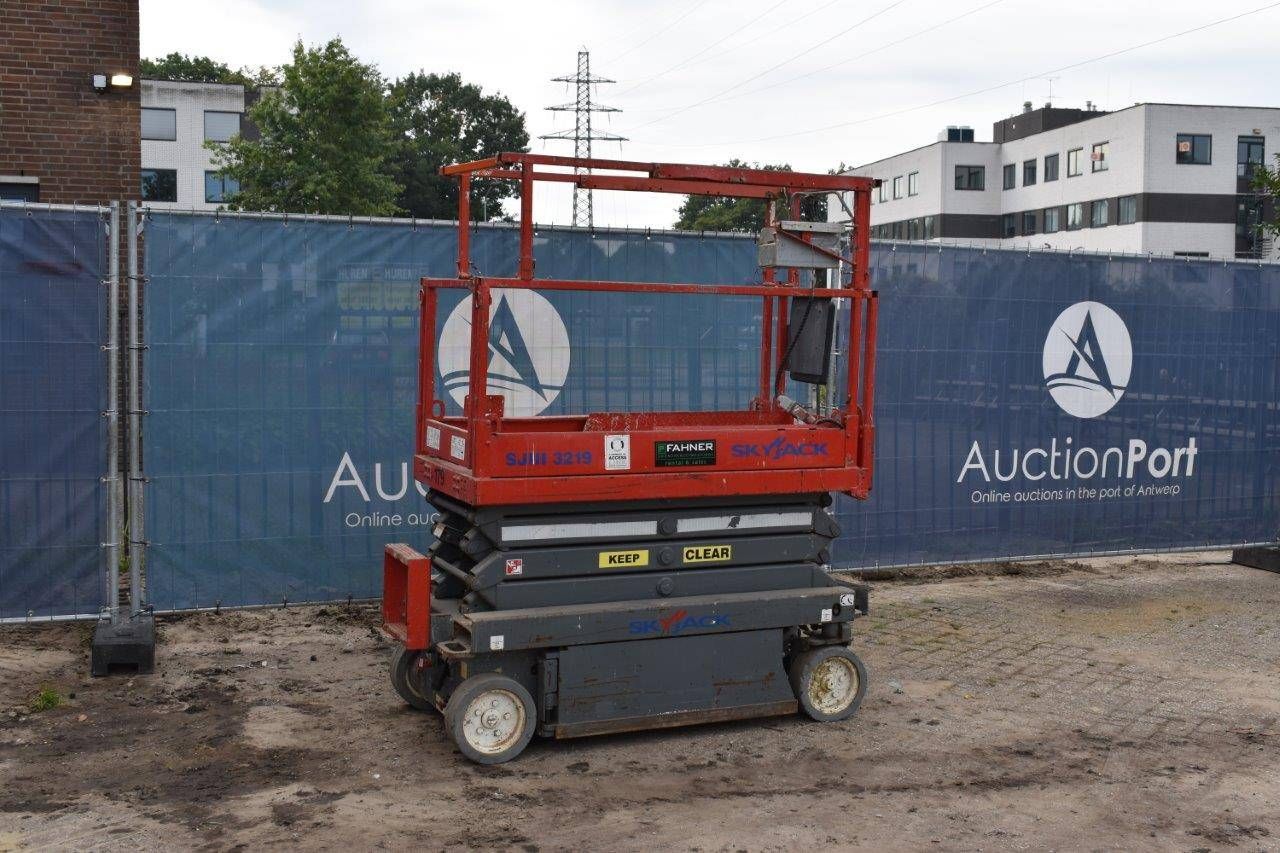 Scissor lift Skyjack SJII 3219 Electric 5.8m