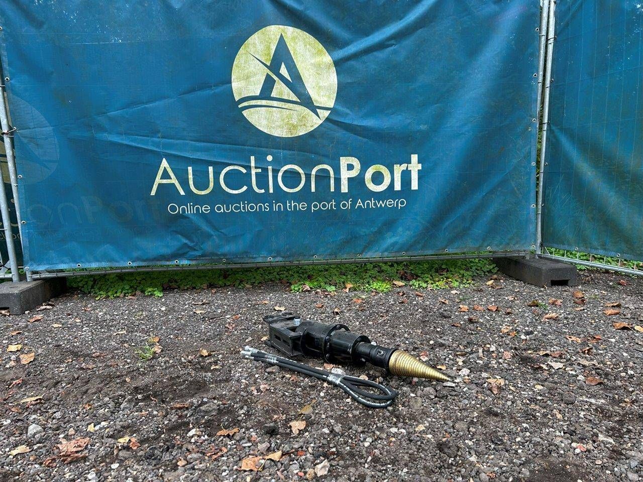 Log splitter for mini excavator New