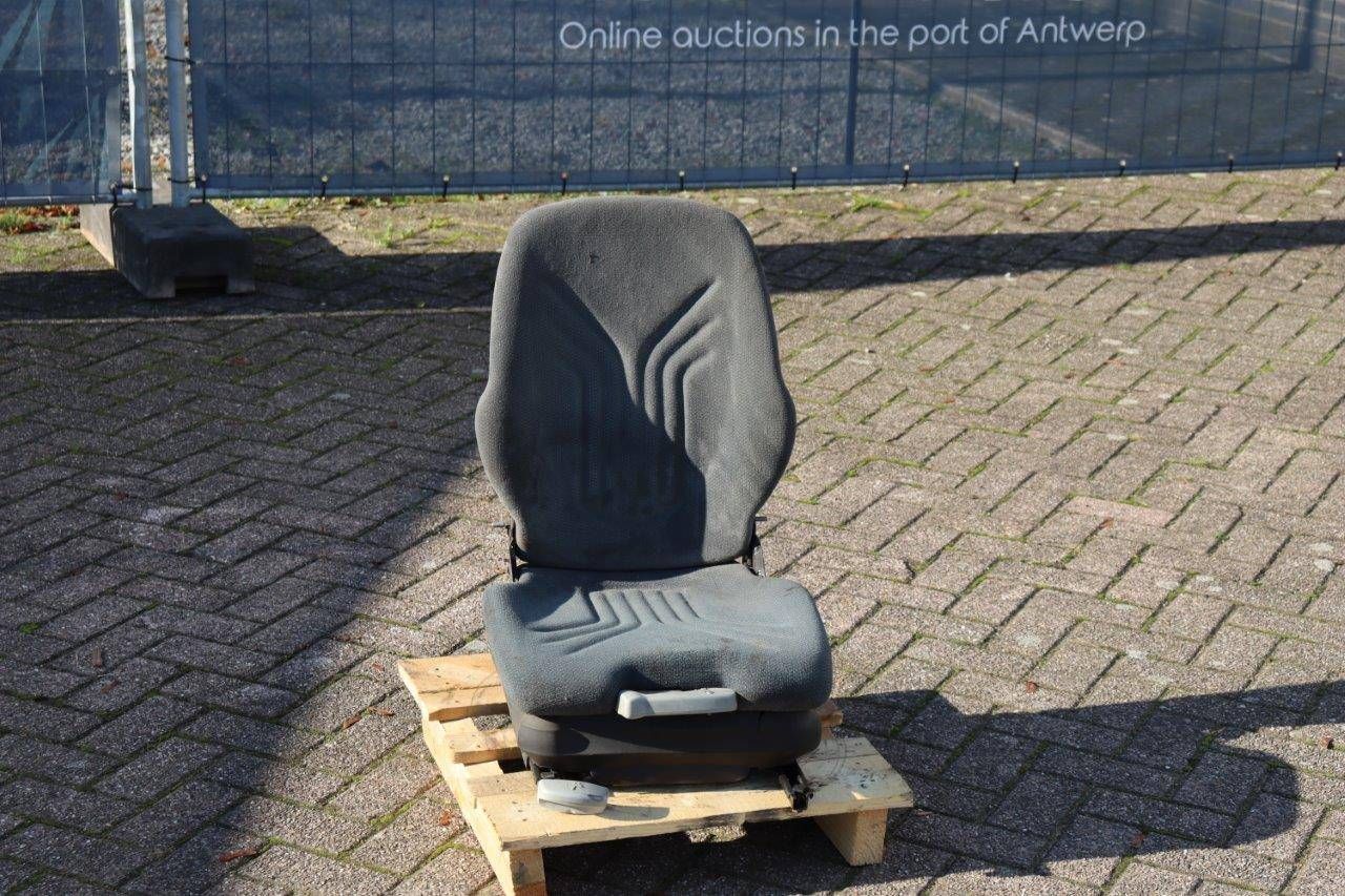 Machine chair 