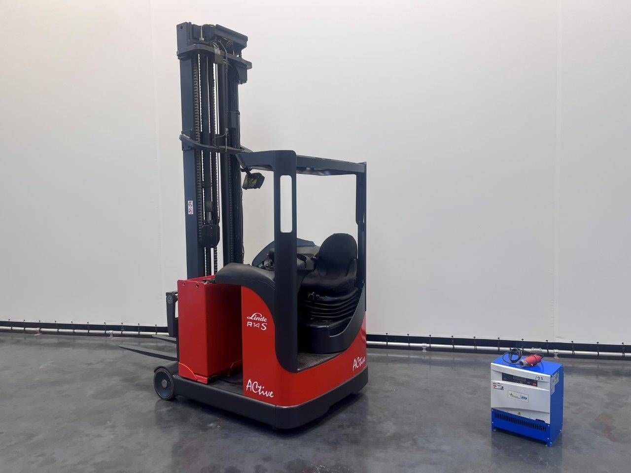 Reach truck Linde R14S Electric 1400kg