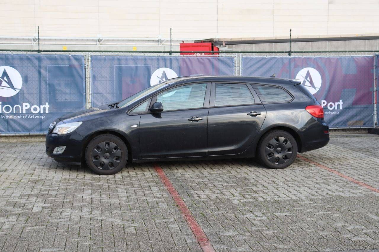 Passenger car Opel Astra CDTI Diesel 110 hp 2011 (Margin)