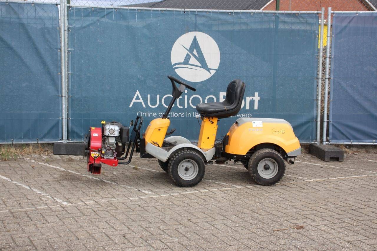 Stiga Park P901 Petrol 12.5 hp 2013 Riding Mower with Leaf Blower