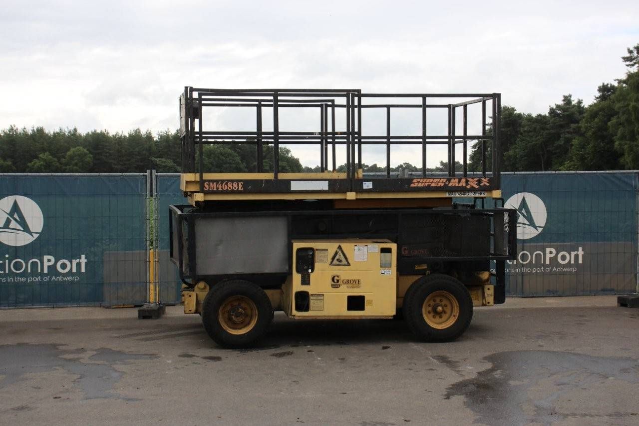 Scissor Lift Grove SM4688E Electric