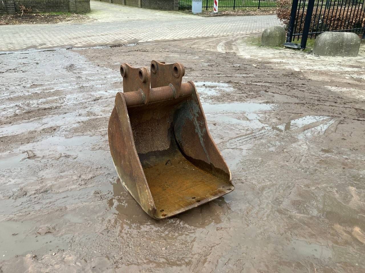 Yanmar 2000 bucket
