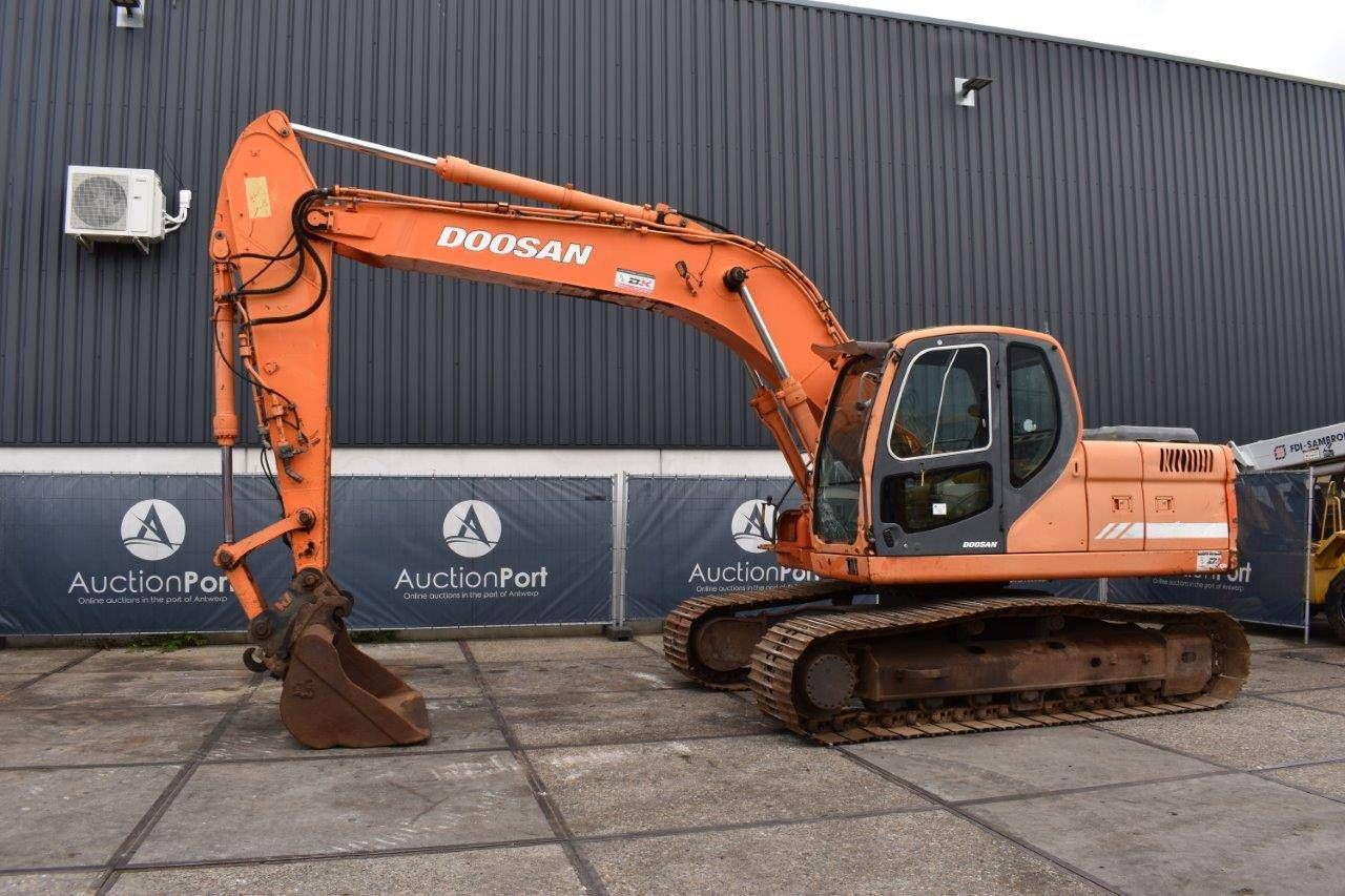 Crawler excavator Doosan DX180LC Diesel