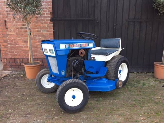 Oldtimer Riding mower Ford I20 Petrol