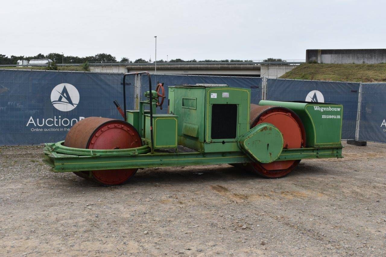 Tandem Roller Road Construction