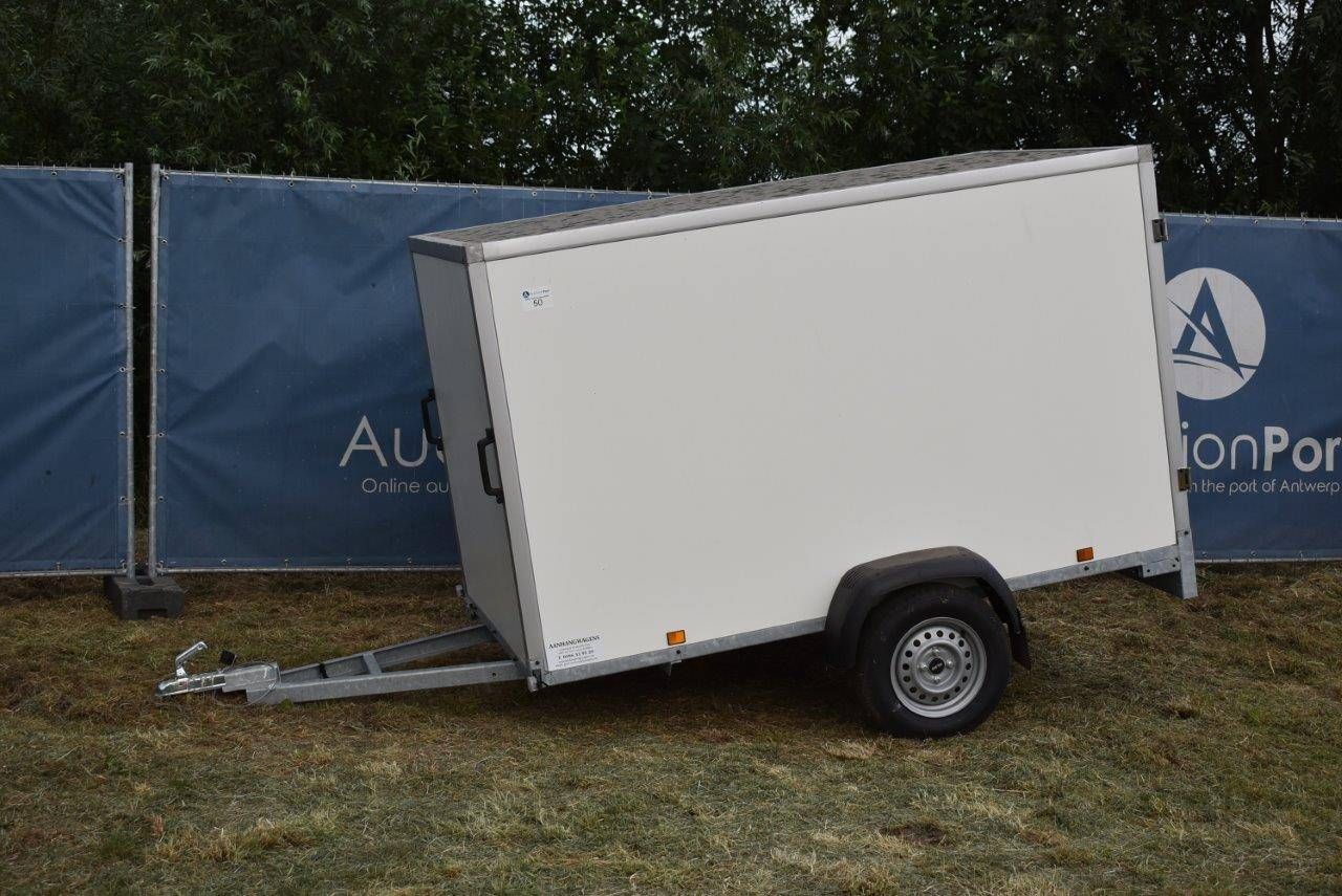 Geschlossener Anhänger, Leistung 750 kg, 250 x 150 x 150 cm