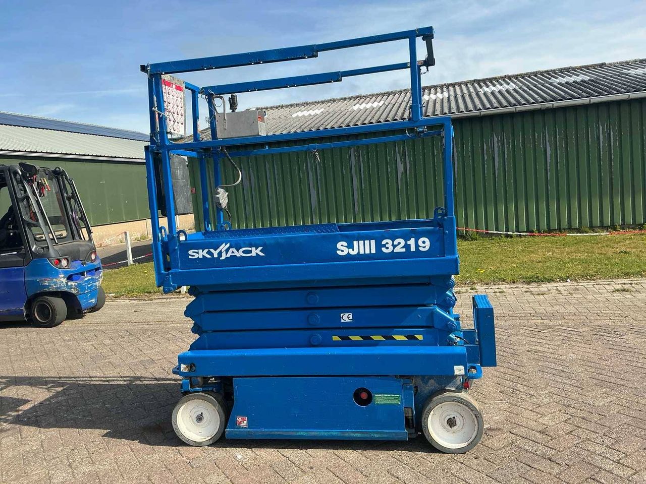 Scissor Lift Skyjack SJIII 3219 Electric 7.79m 2012