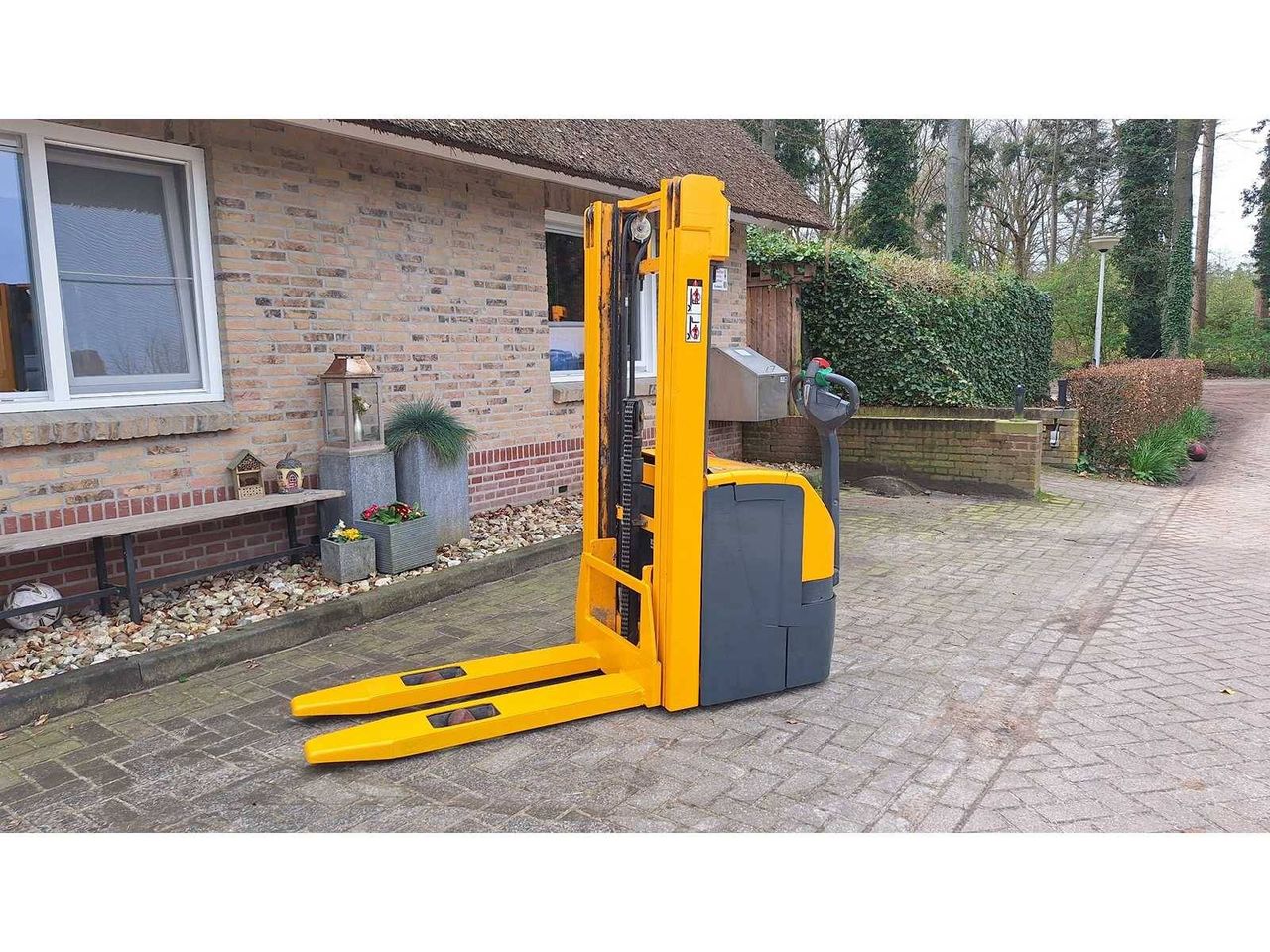 Stacker Jungheinrich EJC 216 Electric 1600kg 4.2m 2008