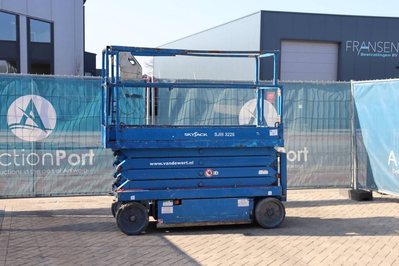 Scissor lift Skyjack SJIII 3226 Electric 9.92m